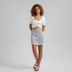 Women's Short Sleeve Open Back Cropped Top 8 Women's Short Sleeve Open Back Cropped Top -Women Sale Shop GUEST da77af3c 3c16 4a23 b115 40e6d4eb0de6